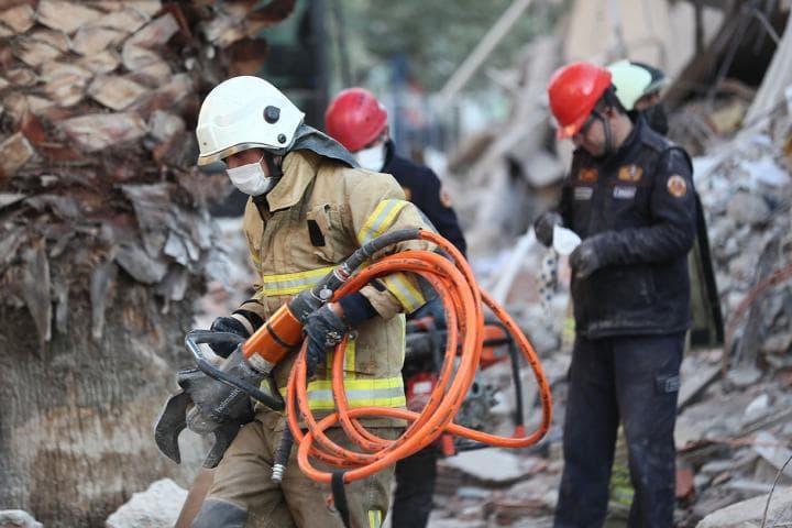 Une équipe intégrée a pu coordonner une intervention unifiée en Turquie pour les clients affectés par les tremblements de terre Une équipe intégrée a pu coordonner une intervention unifiée en Turquie pour les clients affectés par les tremblements de terre